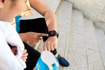 How do smart watch and fitness trackers sensors work?