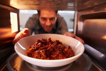 An Alternative to the Oven: Can You Cook in a Microwave?